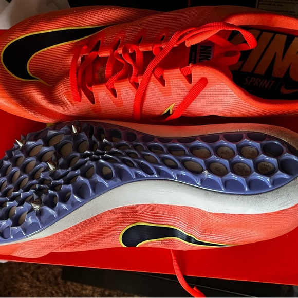 NIKE 400 Zoom sprints. Wore them one time. - Picture 5 of 7